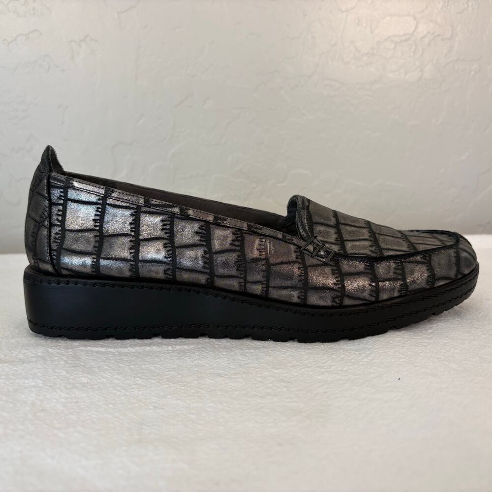 Stuart Weitzman Y2K Metallic Croc Embossed Loafers Gray/Black Spain Size 8 Est